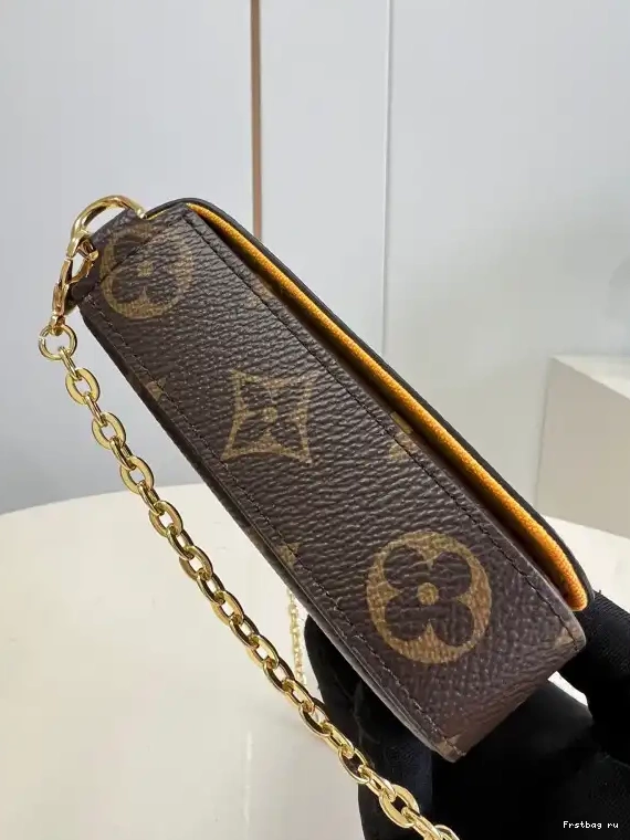 First bag ru FÉLICIE POCHETTE VUITTON LOUIS 0314