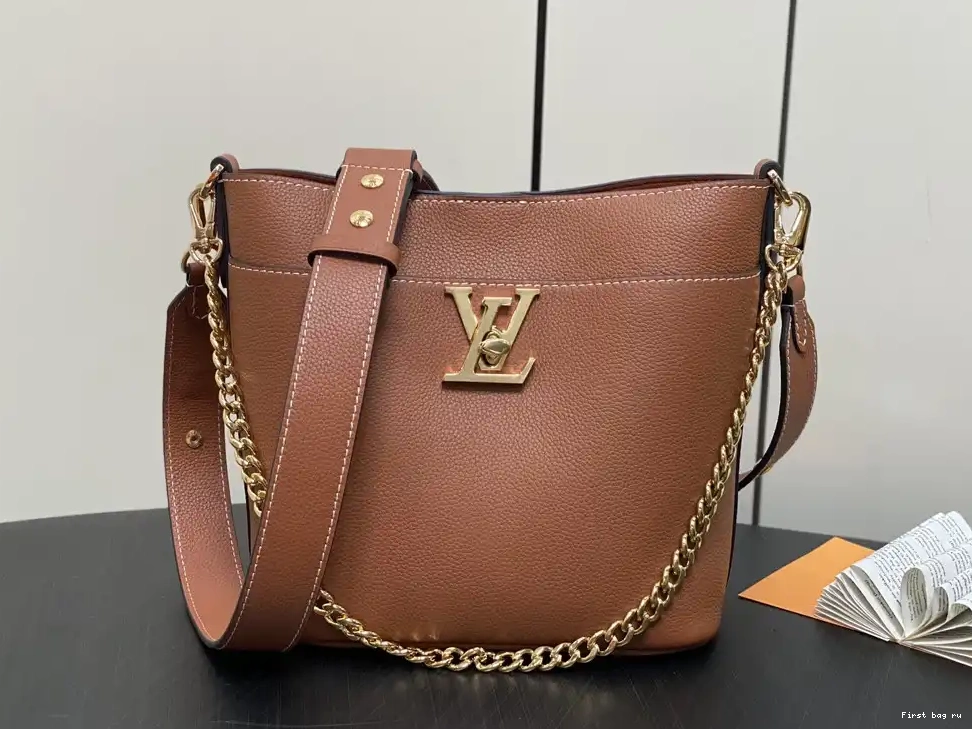 First bag ru Walk 20.5 - Lock and 12CM x LOUIS VUITTON x 20 0313