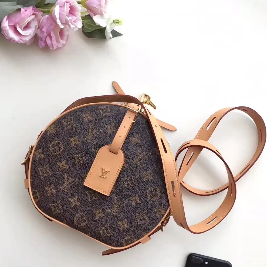 First bag ru BOITE Vuitton Louis CHAPEAU PETITE 0309