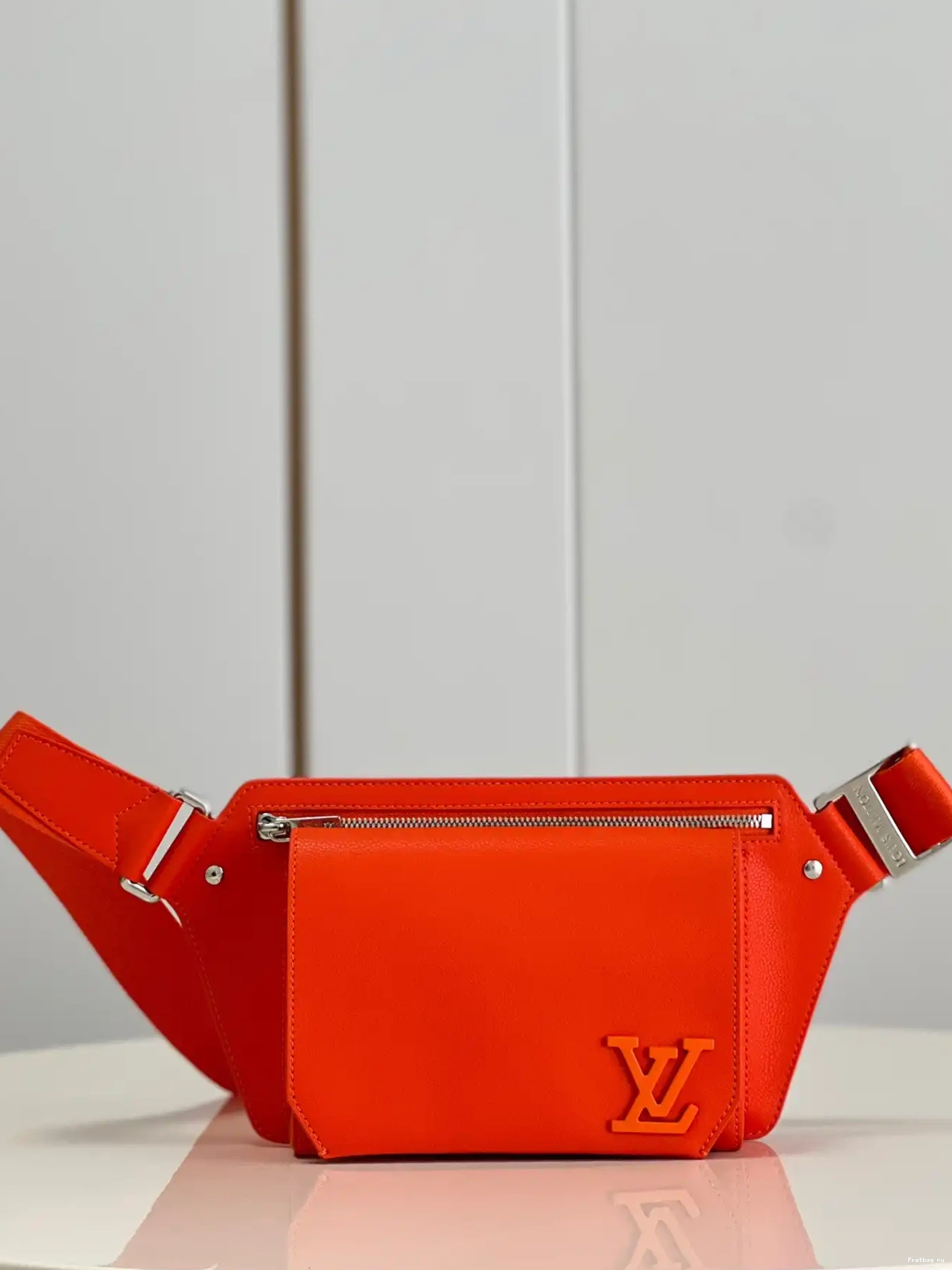 VUITTON NEW SLING LOUIS 0316