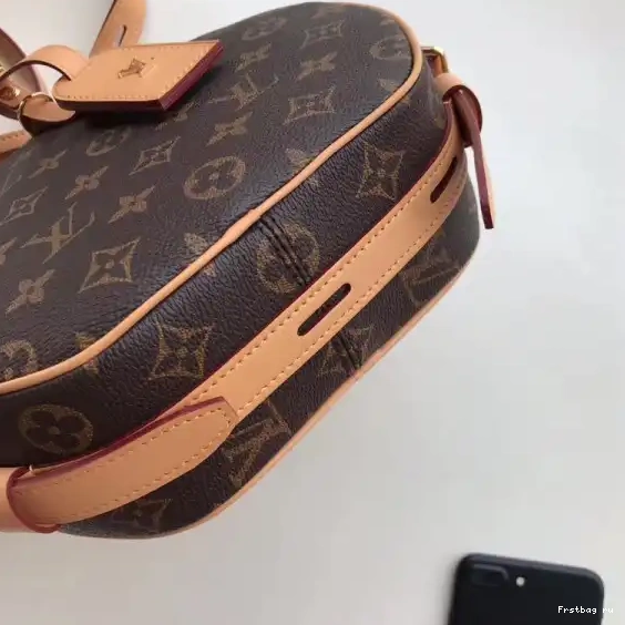 First bag ru BOITE Vuitton Louis CHAPEAU PETITE 0309