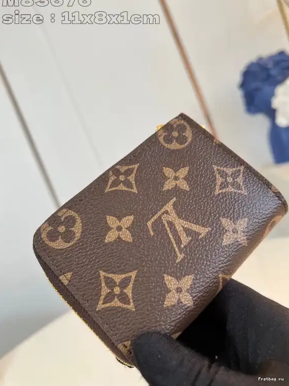 Frstbag ru Noa Vuitton Compact Louis Wallet-11*8.5*1.5CM 0315