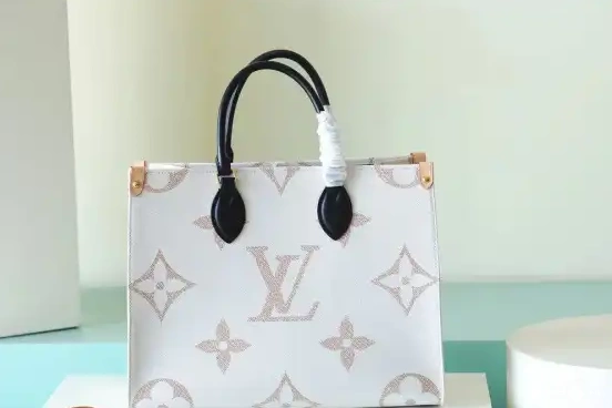 First bag ru VUITTON ONTHEGO LOUIS MM 0318