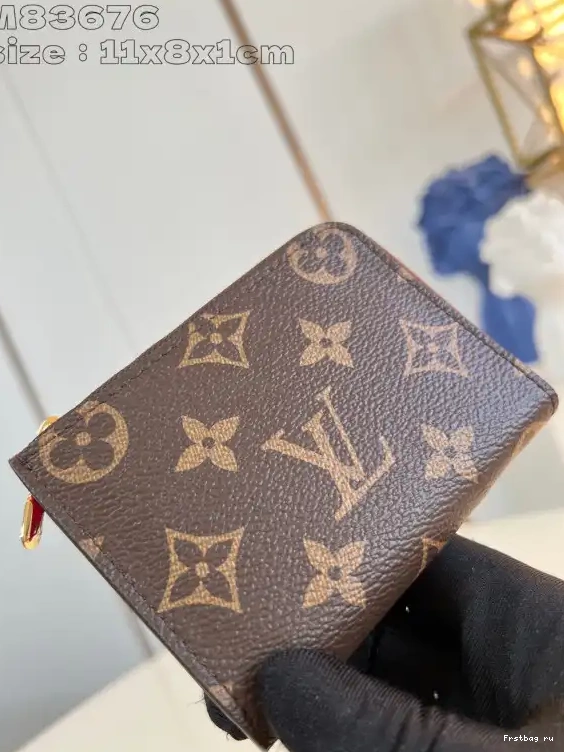 Frstbag ru Noa Vuitton Compact Louis Wallet-11*8.5*1.5CM 0315