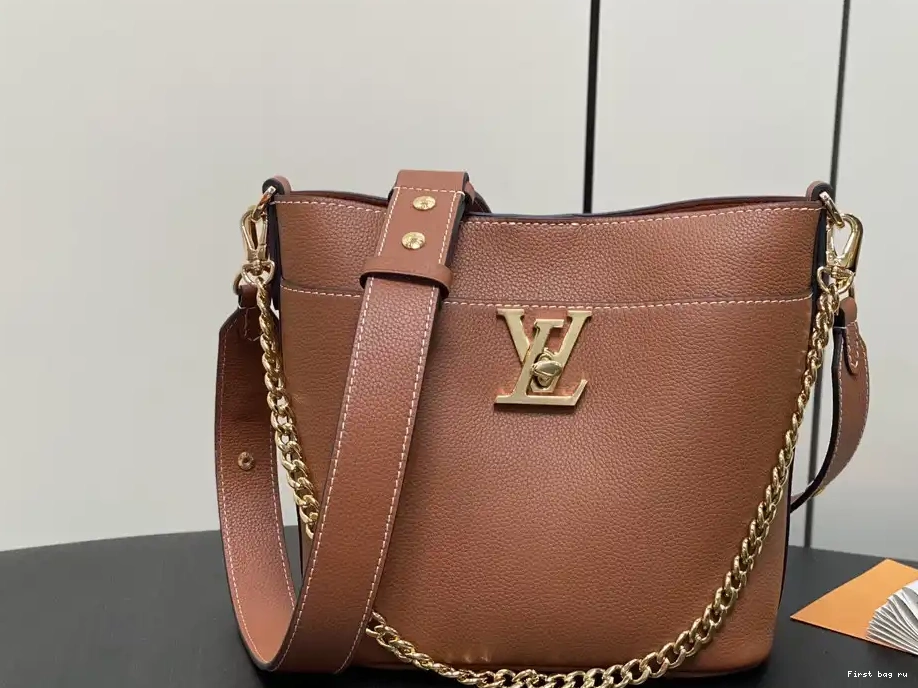 First bag ru Walk 20.5 - Lock and 12CM x LOUIS VUITTON x 20 0313