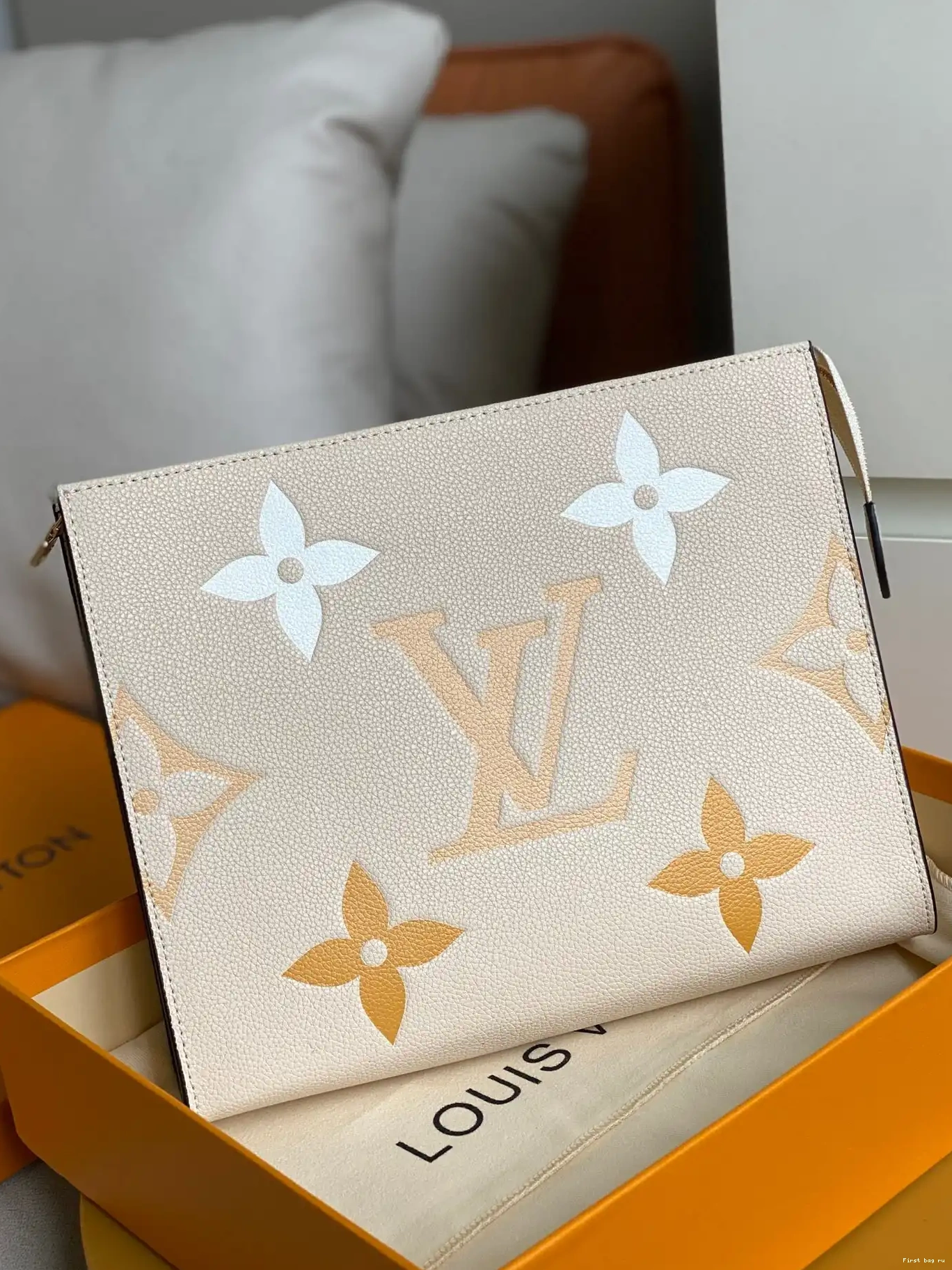 First bag ru 26 VUITTON LOUIS POUCH TOILETRY 0319